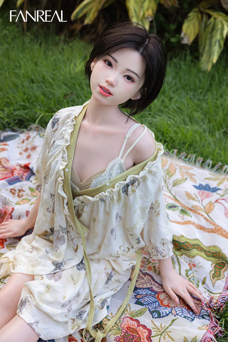 Silicone doll con ombligo profundo